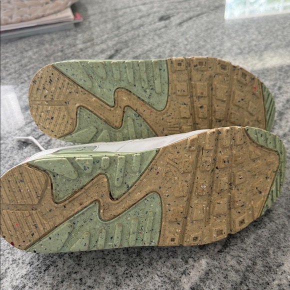 Youth/Women's - Nike Air Max 90 LTR SE Easter White/Coconut Milk DQ0276-100 6Y - Picture 7 of 7